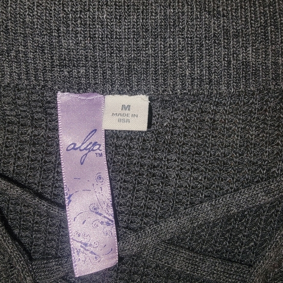 Misses sz M Alya Gray detailed neckline Sweater - Picture 4 of 6